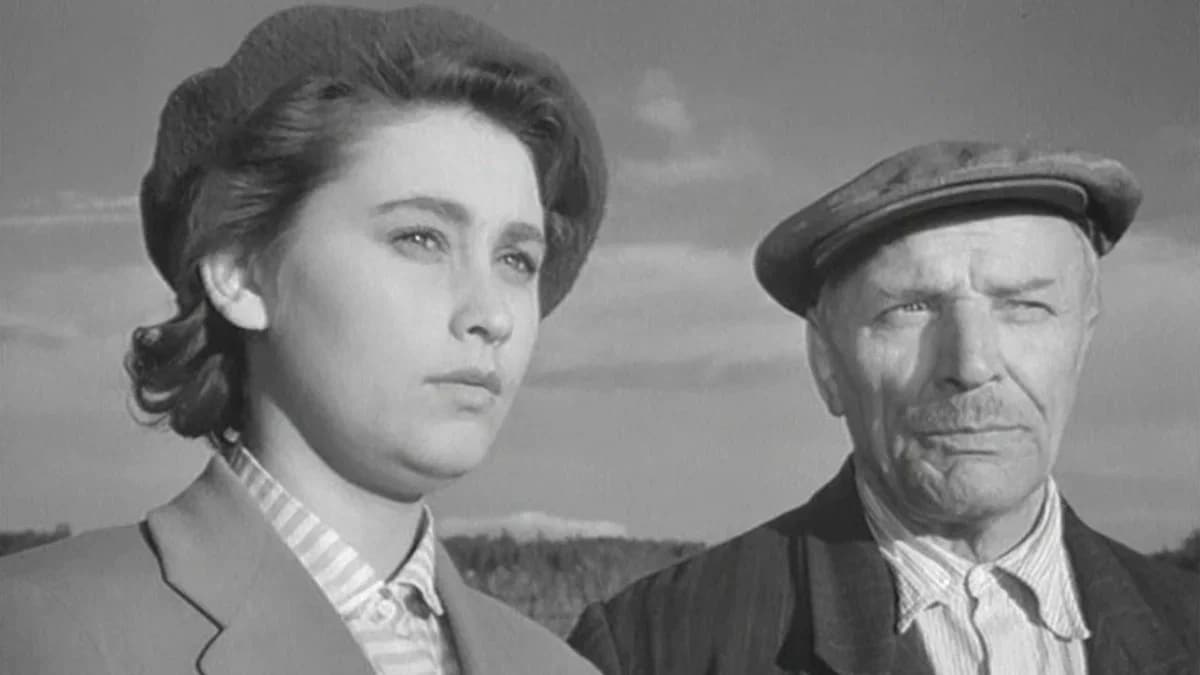 Почему у многих молодых советских актрис имелся второй подбородок и не было "угла молодости"